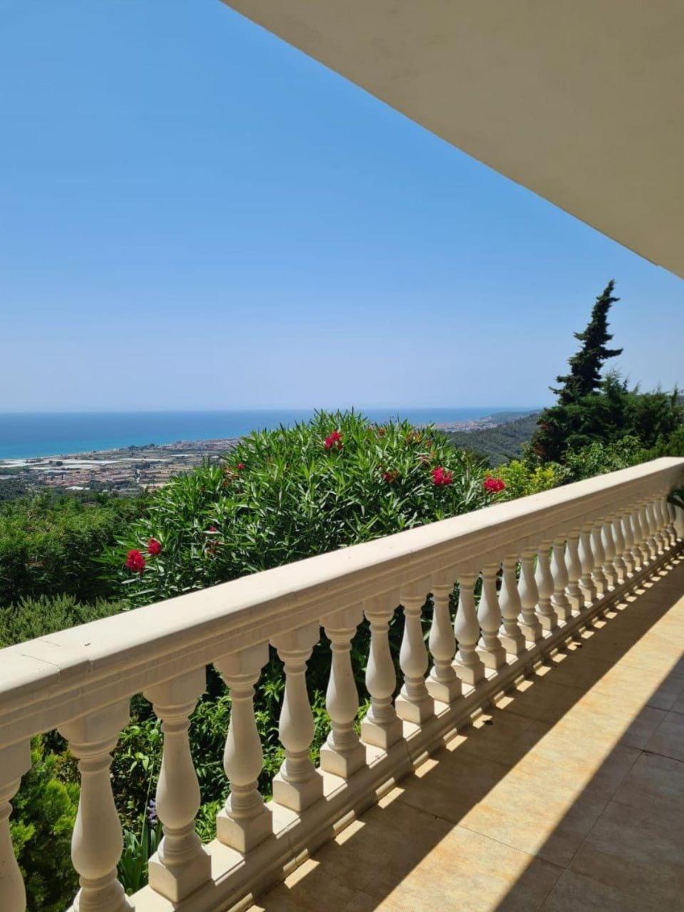 Villa Vista Alegria *